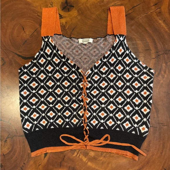 Gimmicks Lace-up Cropped Sweater Tank Top - Picture 2 of 7